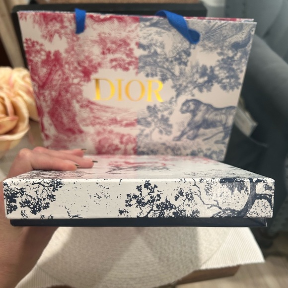 Dior (GWP/Novelty) Monogram Ceramic Chopsticks
Set of 6 PLUS Dior Gift Bag - Picture 4 of 5